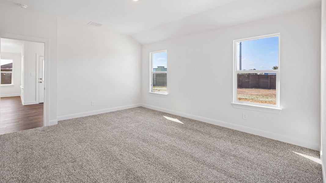 Spacious, unfurnished interior of a new home in Railhead, Cedar Creek (Image 21).