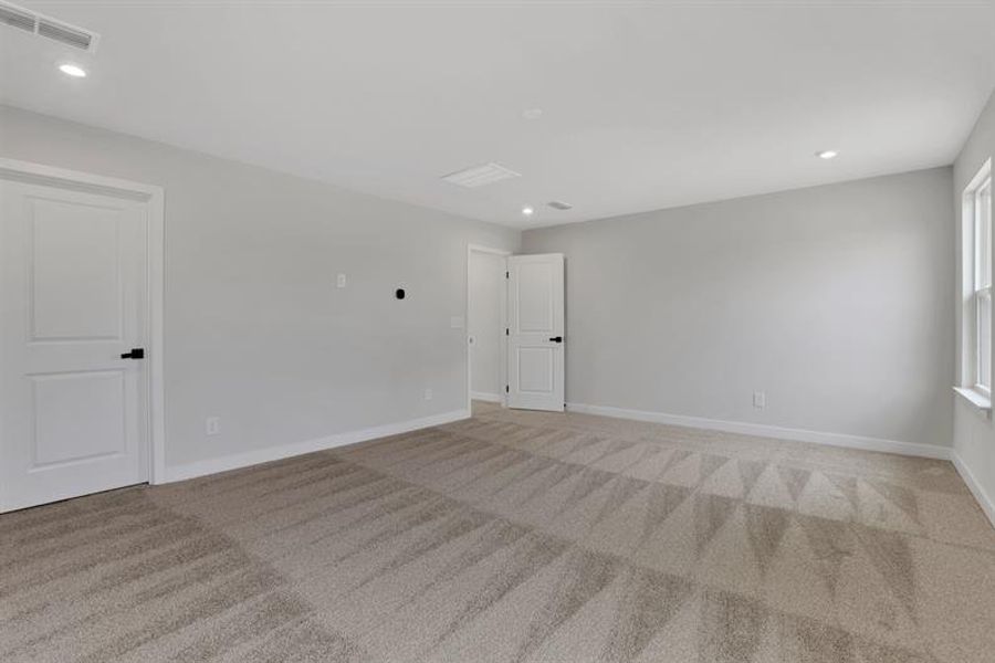 Spacious, unfurnished interior of a new home in Crystal Falls, Dawsonville (Image 35).