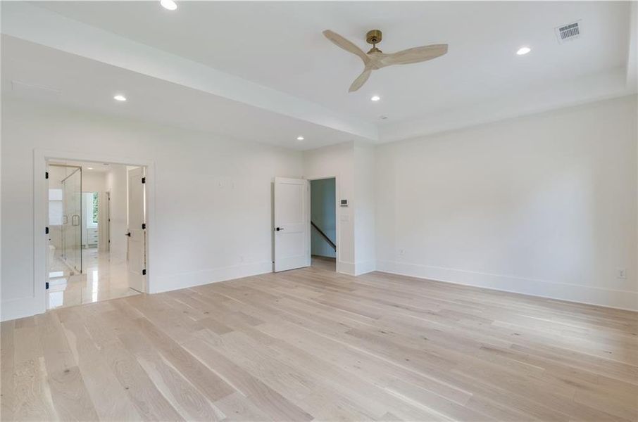 Spacious, unfurnished interior of a new home in , Alpharetta (Image 40).