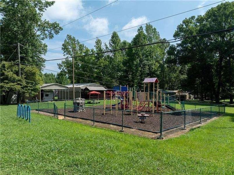 Community amenities in , Talking Rock (Image 46).
