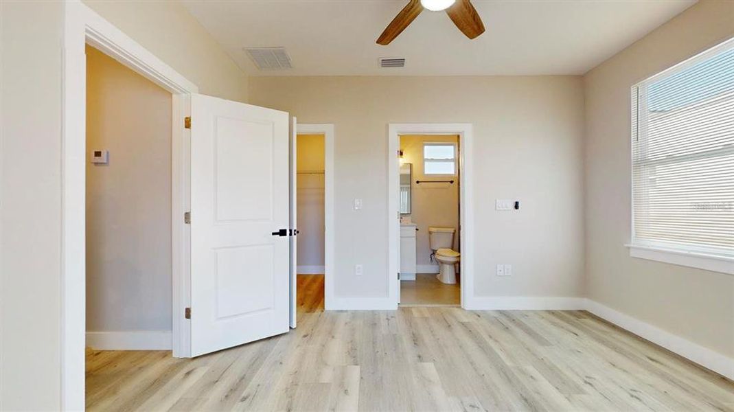 Spacious, unfurnished interior of a new home in , St. Petersburg (Image 33).