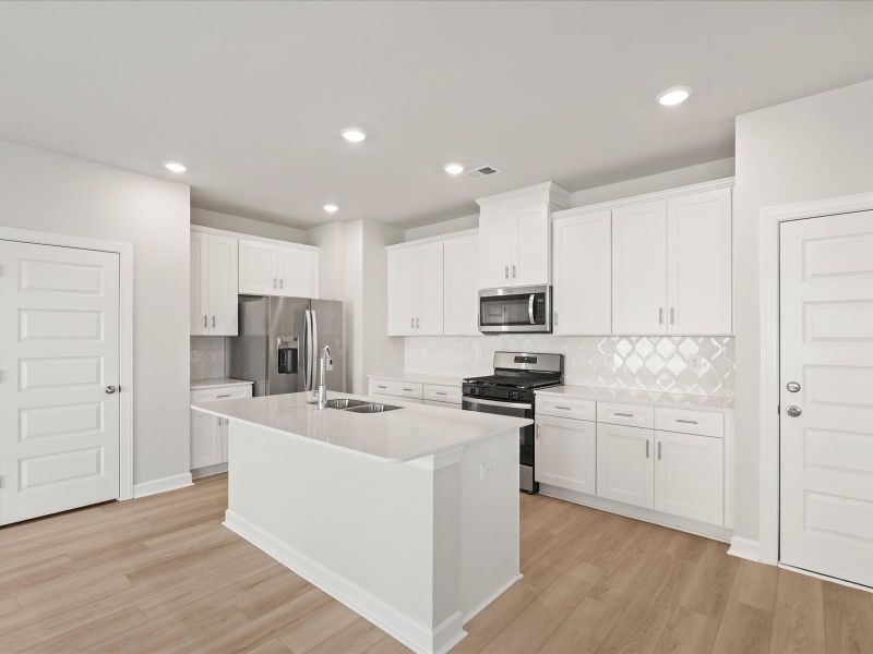 Welcome to the Lennon floorplan at Creek Ridge - Heritage Collection.