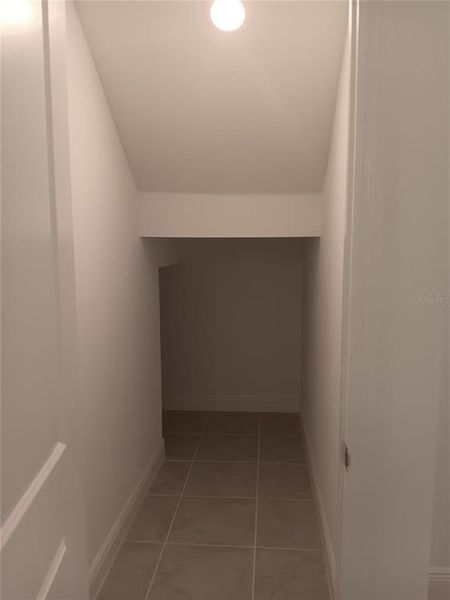 Spacious, unfurnished interior of a new home in , Orlando (Image 24).