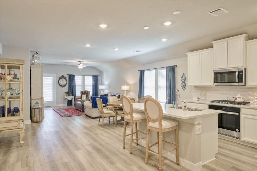 Furnished interior view inside a new home in Montgomery Oaks - Estate, Conroe (Image 11). Furnished interior view inside a new home in Montgomery Oaks - Estate, Conroe (Image 11).