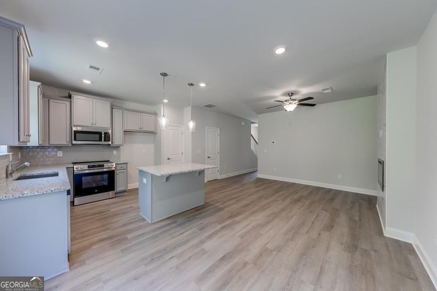 Image 31 of a home in Chimney Oaks Townhomes. Image 31 of a home in Chimney Oaks Townhomes.