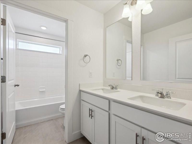 Furnished interior view inside a new home in Vantage, Berthoud (Image 9).