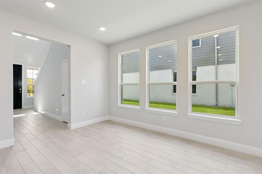 Spacious, unfurnished interior of a new home in Venetian, Weston (Image 28).