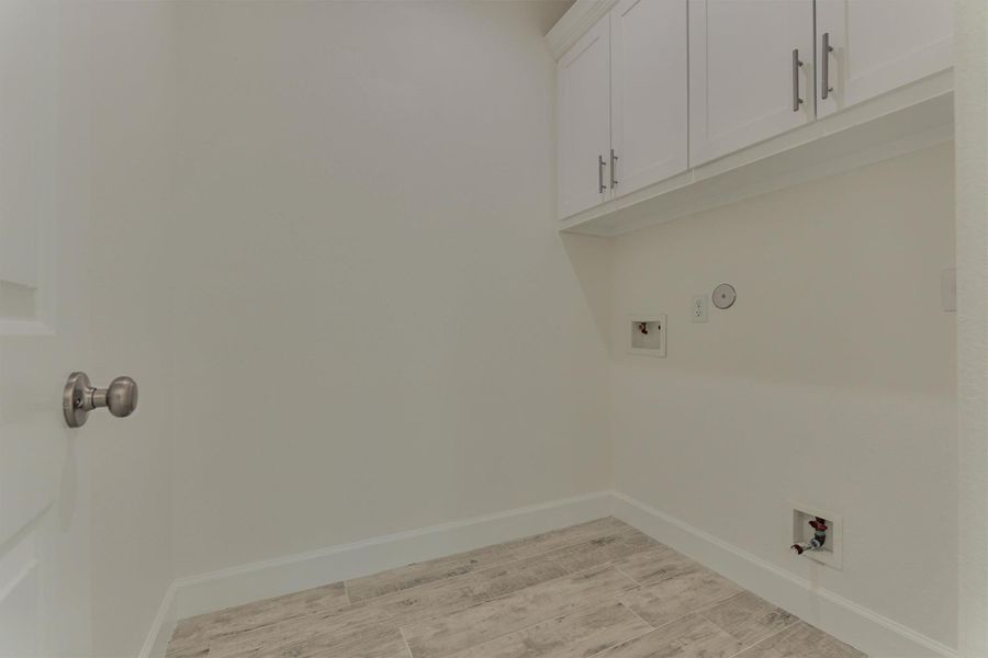 Utility room has storage space as well! Utility room has storage space as well!