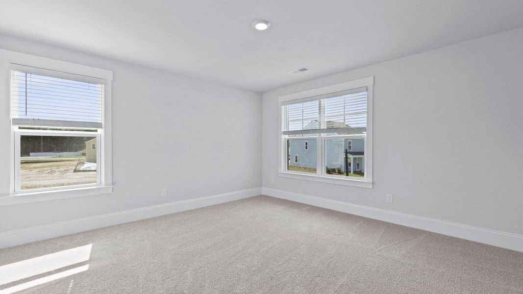 Spacious, unfurnished interior of a new home in Sheep Island, Summerville (Image 34).