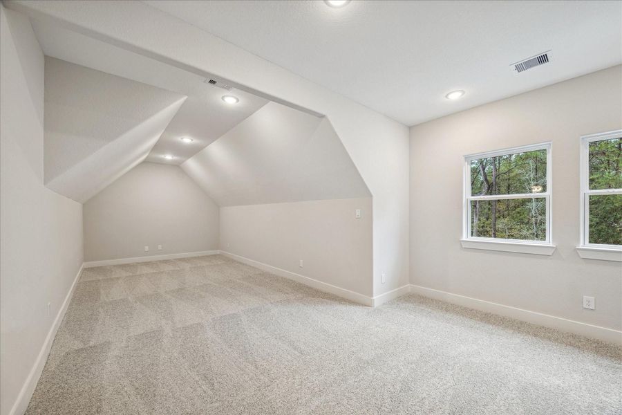 Spacious, unfurnished interior of a new home in , Huntsville (Image 17).