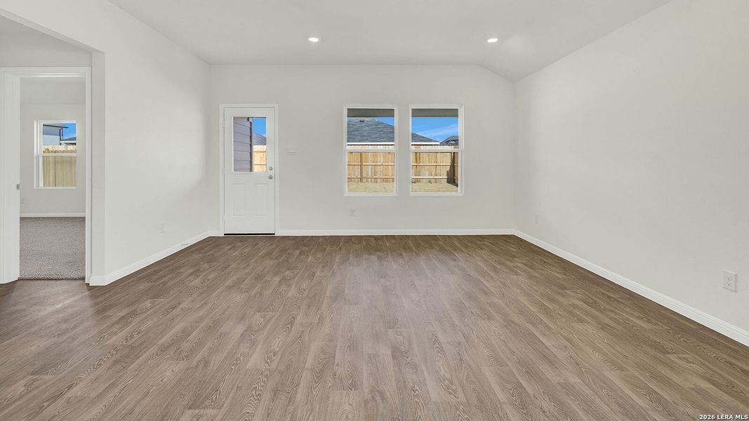 Spacious, unfurnished interior of a new home in Paramount, Kyle (Image 9).