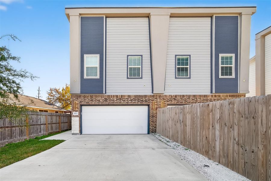Exterior details and patio area of a home in , Houston (Image 31).
