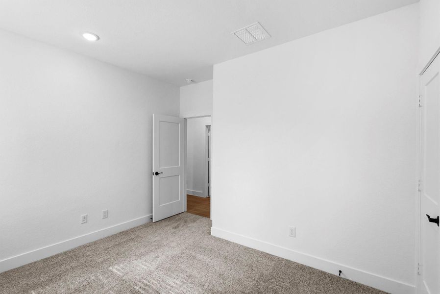 Spacious, unfurnished interior of a new home in Kresston, Montgomery (Image 22).