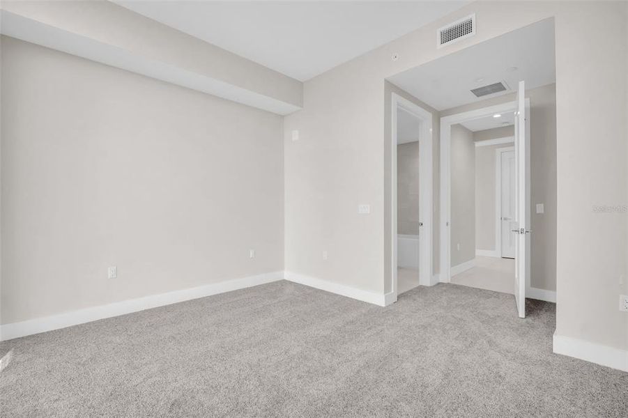 Spacious, unfurnished interior of a new home in , St. Petersburg (Image 62).