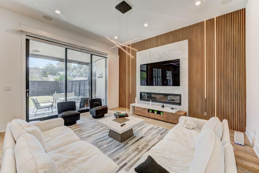 Furnished interior view inside a new home in Avondale, Houston (Image 8).