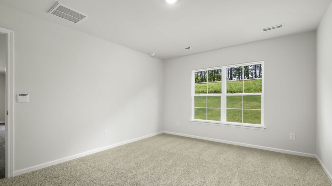 Spacious, unfurnished interior of a new home in Quail Haven, Winston-Salem (Image 20).
