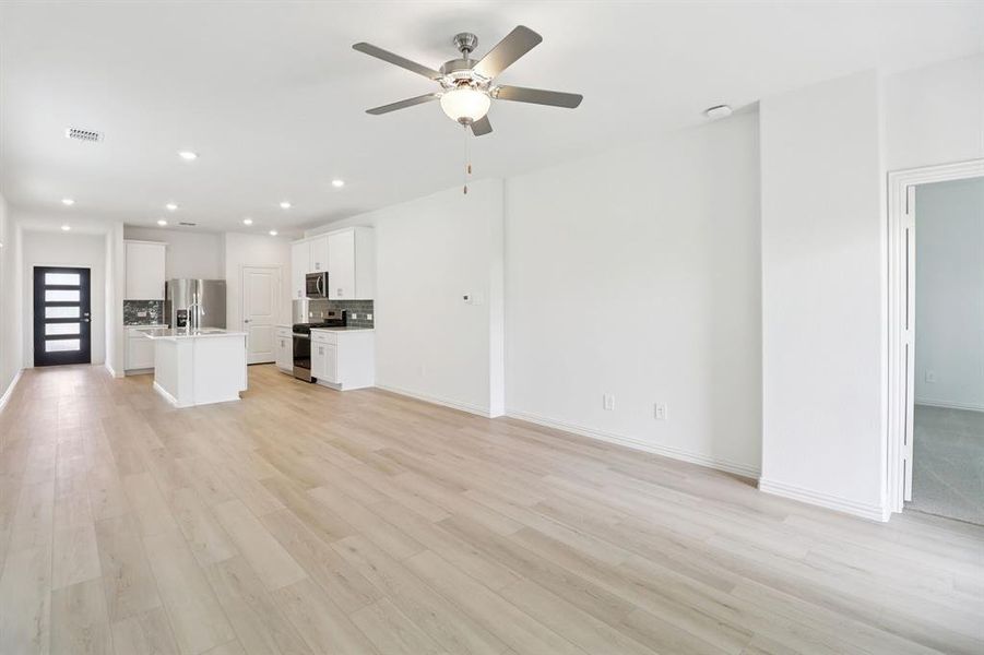 Spacious, unfurnished interior of a new home in Lakehaven - Spring Series, Farmersville (Image 17).