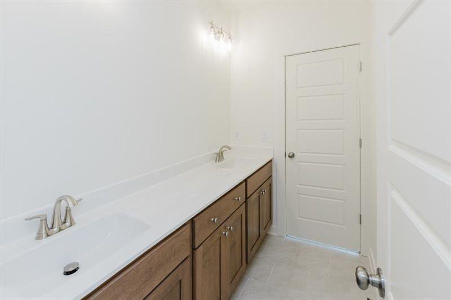 Furnished interior view inside a new home in , Gainesville (Image 4).