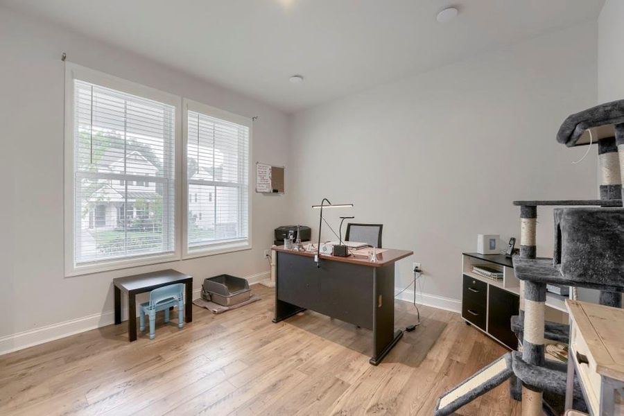 Furnished interior view inside a new home in Pine Mountain Park, Kennesaw (Image 6).