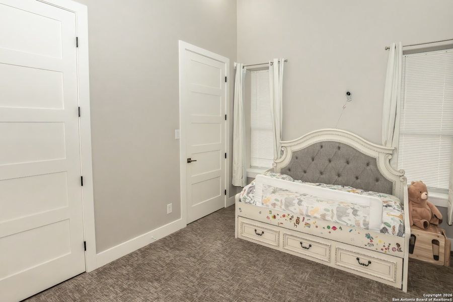 Furnished interior view inside a new home in , Bandera (Image 16).