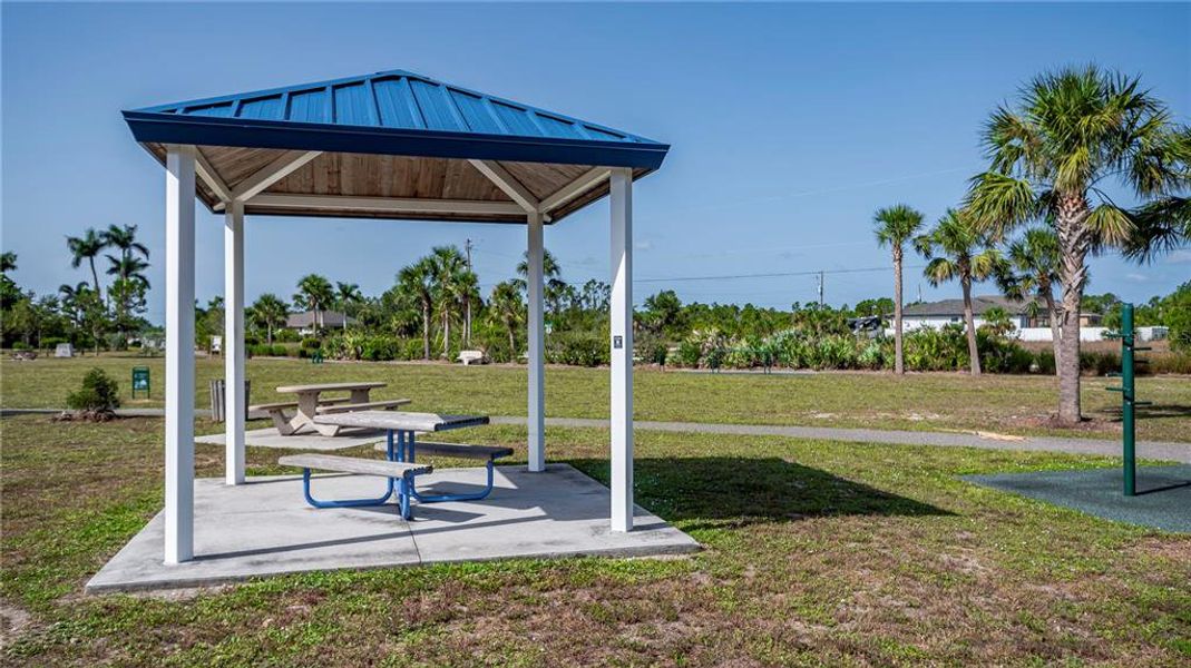 Community amenities in , Port Charlotte (Image 78). Community amenities in , Port Charlotte (Image 78).