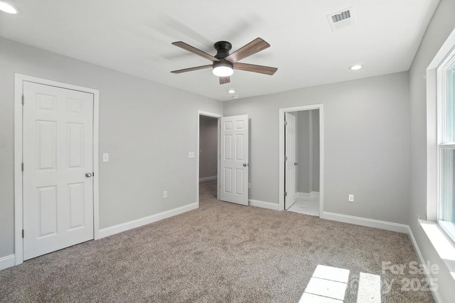 Spacious, unfurnished interior of a new home in , Charlotte (Image 30).