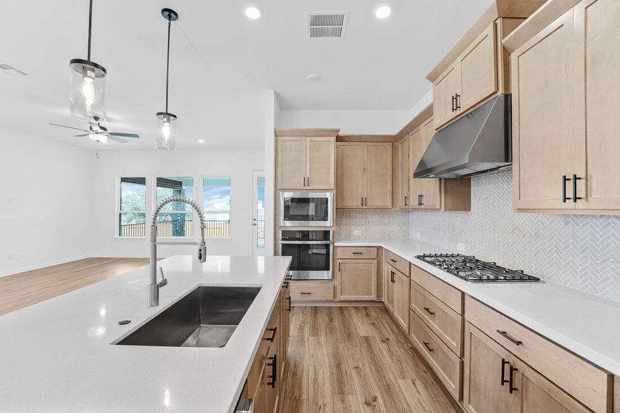 1001 Thunderhead  - Ready Now!