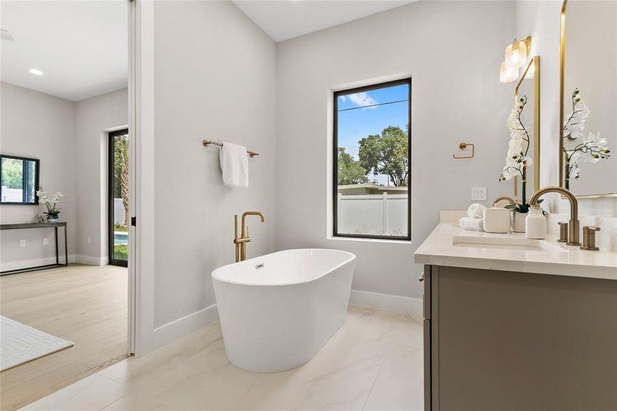 Furnished interior view inside a new home in , Orlando (Image 17).