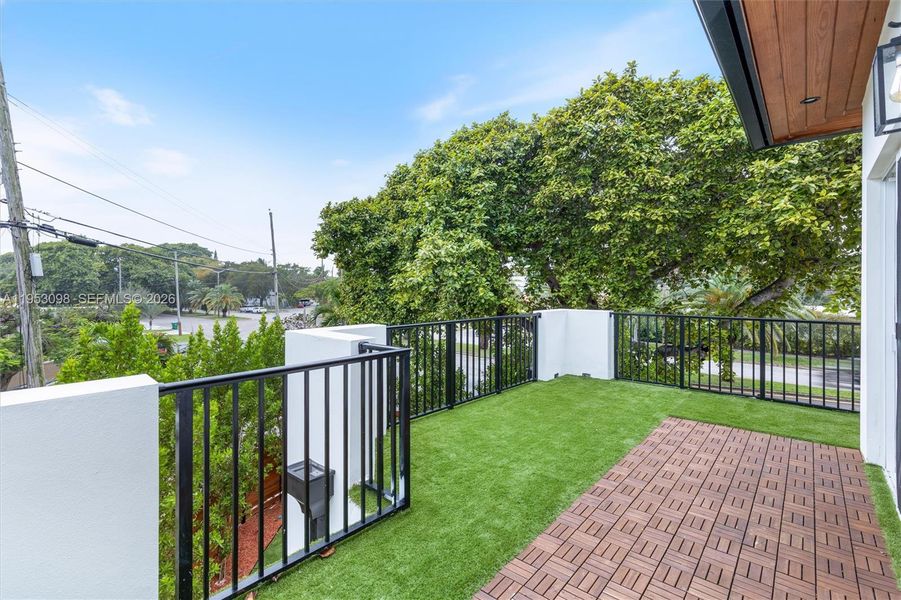 Exterior details and patio area of a home in , Miami (Image 4).
