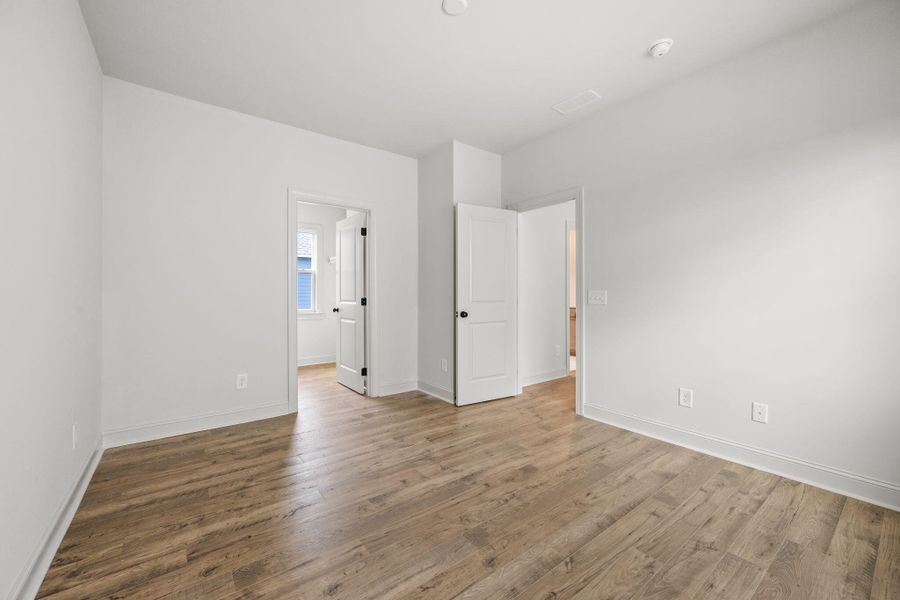 Spacious, unfurnished interior of a new home in , Summerville (Image 21).