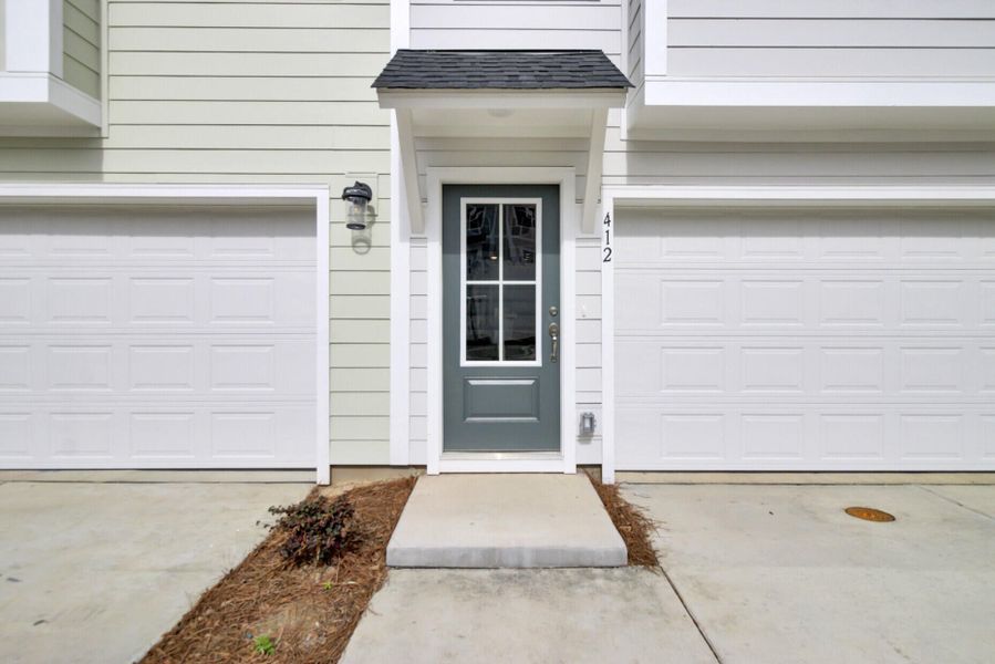 Exterior details and patio area of a home in , Johns Island (Image 4).