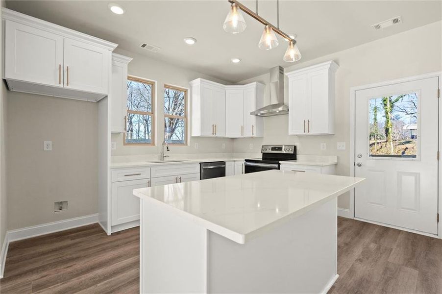 Furnished interior view inside a new home in , Gainesville (Image 6).
