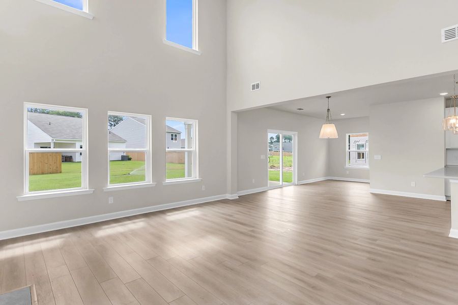 Similar Monroe floorplan with Timeless Collection. Features and finishes vary.