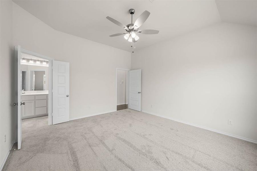 Spacious, unfurnished interior of a new home in Summer Crest, Fort Worth (Image 28).
