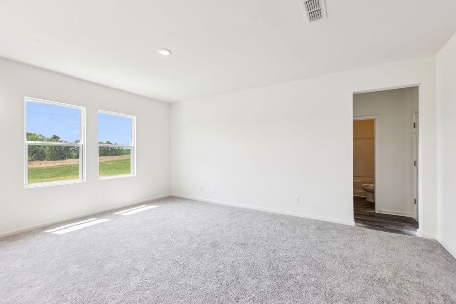 Representative unfurnished interior of a home built from the Galileo by Starlight Homes in Rolling Glen, Hutto (Image 19).