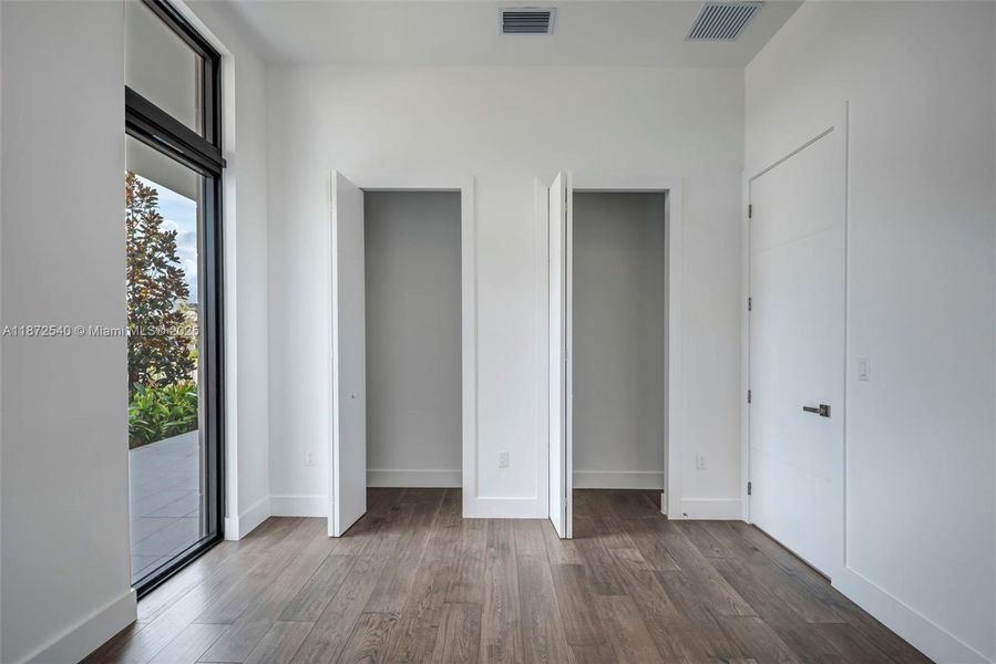 Spacious, unfurnished interior of a new home in , Weston (Image 49).