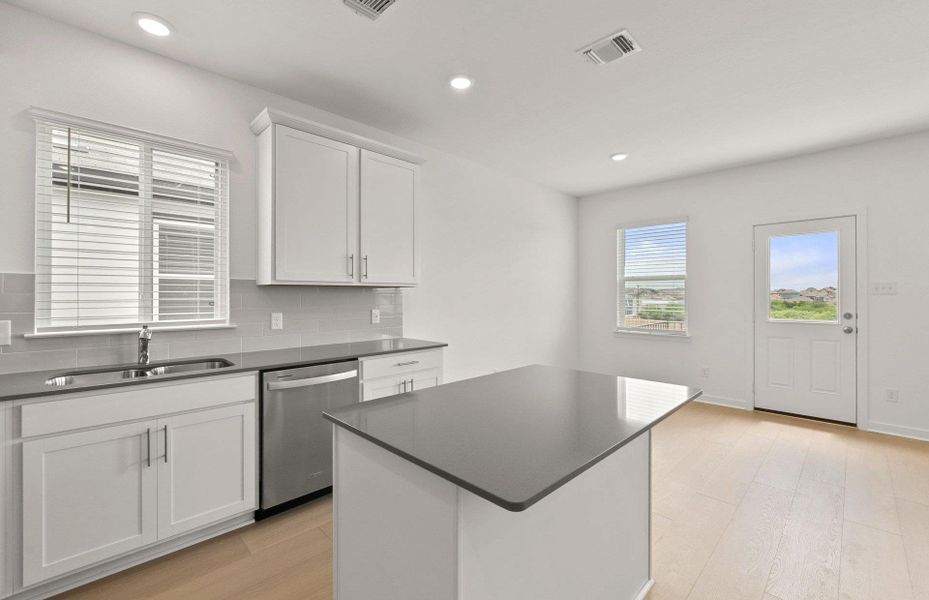 Furnished interior view inside a new home in Alto, San Marcos (Image 4).