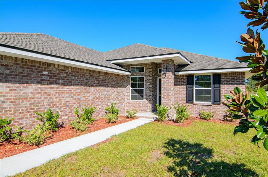 Exterior details and patio area of a home in Palm Coast, Palm Coast (Image 3).