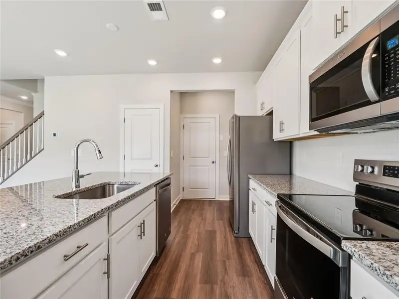 Furnished interior view inside a new home in Ivey Township, Dallas (Image 5).