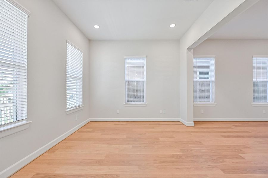 Spacious, unfurnished interior of a new home in Pearland Old Townsite, Pearland (Image 17).