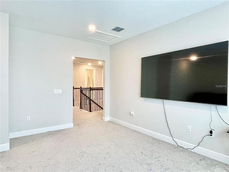 Spacious, unfurnished interior of a new home in Parkview Reserve, Orlando (Image 24).