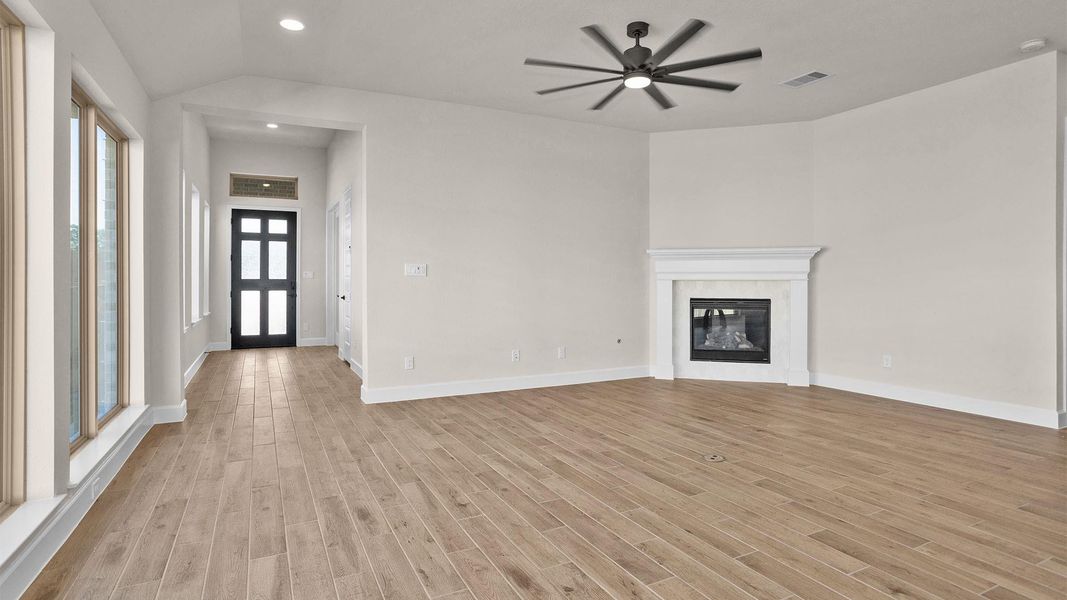 Spacious, unfurnished interior of a new home in , Manvel (Image 10).