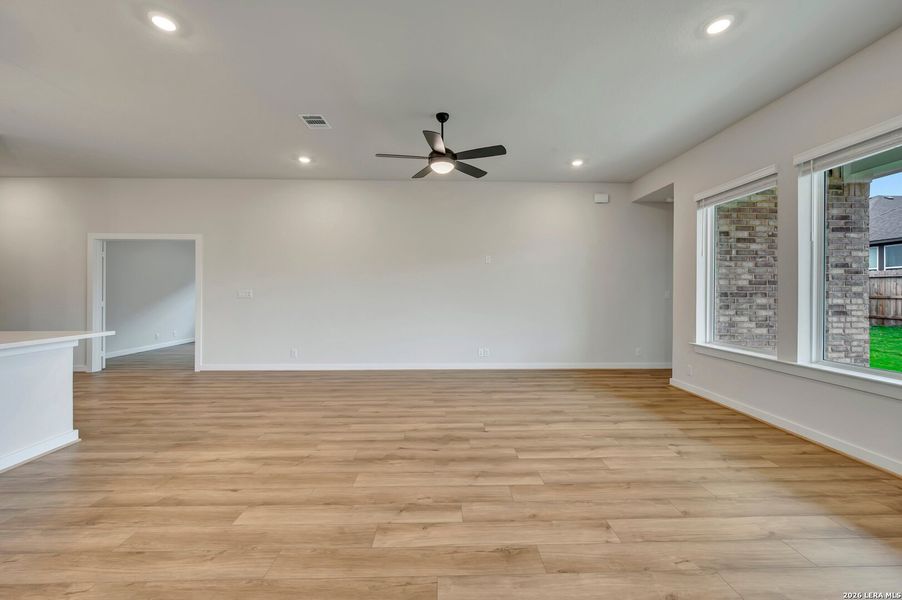 Spacious, unfurnished interior of a new home in Meyer Ranch – Select Reserve Series, New Braunfels (Image 24). Spacious, unfurnished interior of a new home in Meyer Ranch – Select Reserve Series, New Braunfels (Image 24).