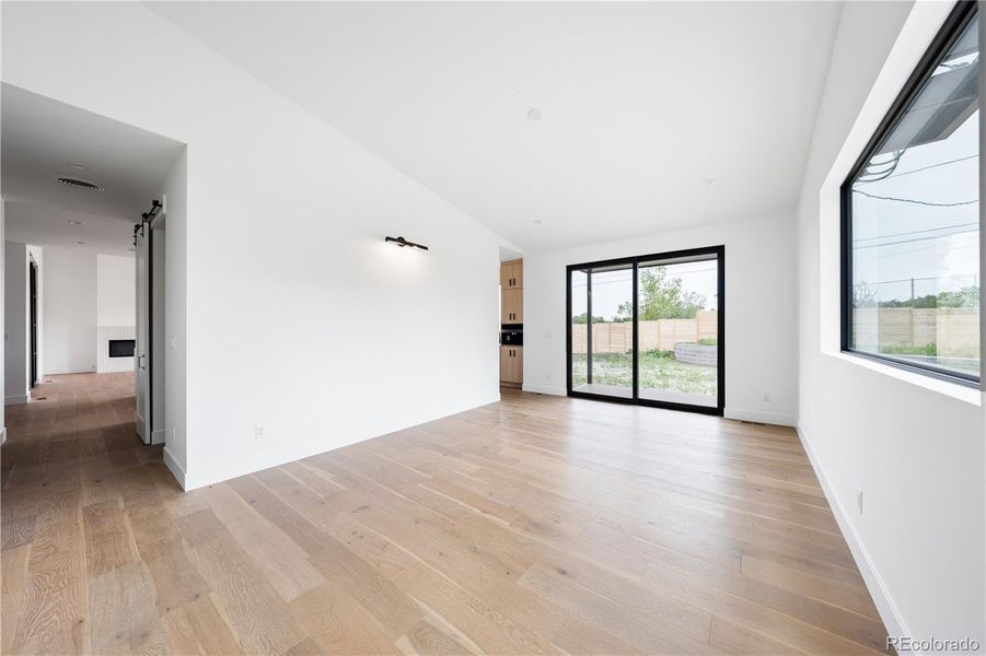 Spacious, unfurnished interior of a new home in , Golden (Image 28).