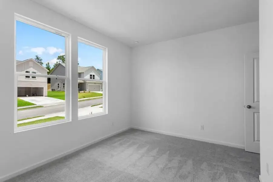 Spacious, unfurnished interior of a new home in Heritage River, Euharlee (Image 7).