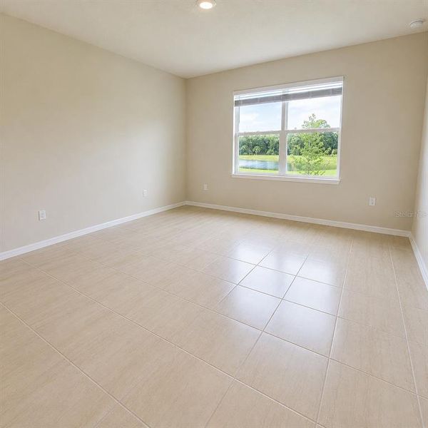 Spacious, unfurnished interior of a new home in , Clermont (Image 12).