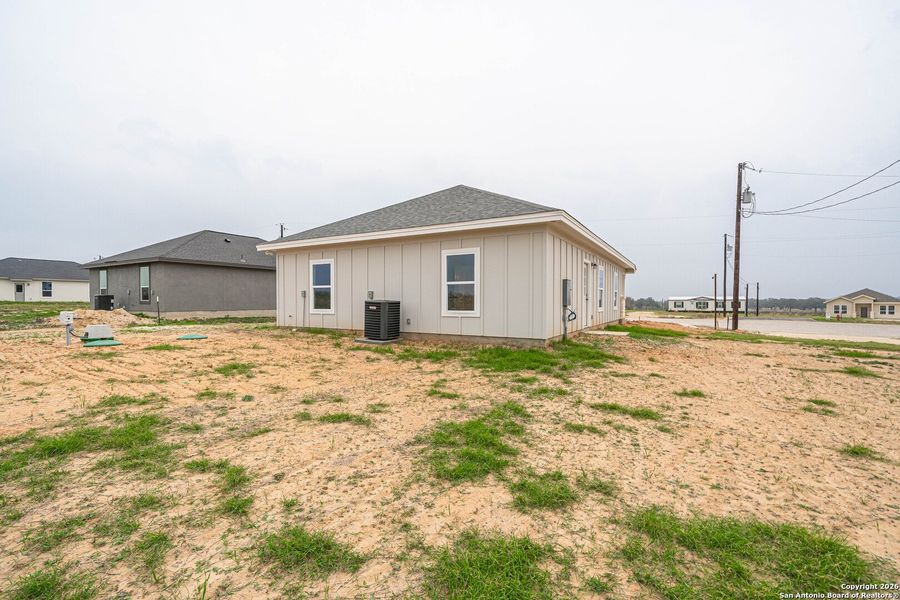 Exterior details and patio area of a home in , La Vernia (Image 4).