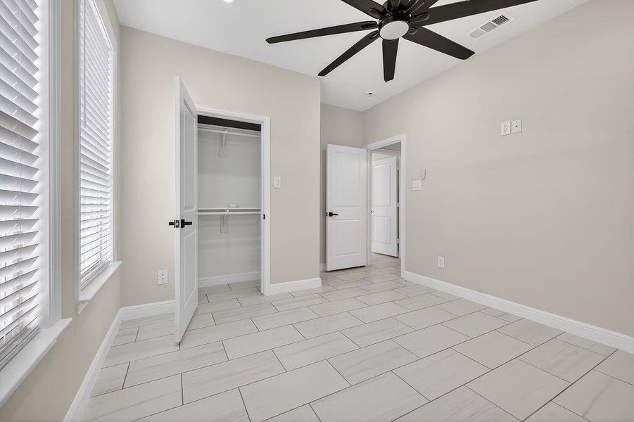 Spacious, unfurnished interior of a new home in , Gun Barrel City (Image 17). Spacious, unfurnished interior of a new home in , Gun Barrel City (Image 17).