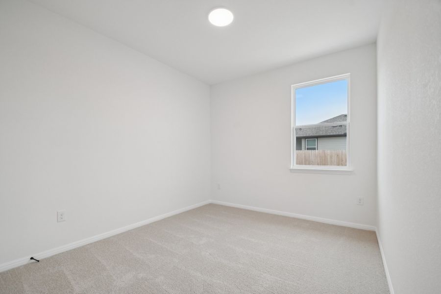 Spacious, unfurnished interior of a new home in Porter Country, Buda (Image 16).