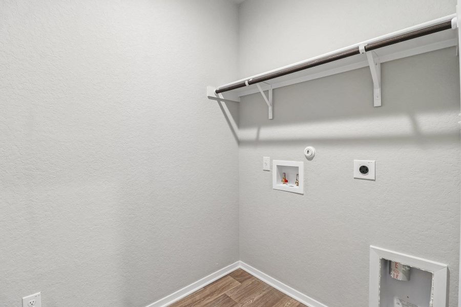Spacious, unfurnished interior of a new home in Hunters Ranch, San Antonio (Image 21).